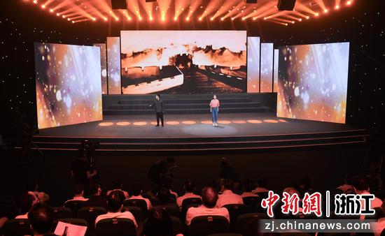 致公党浙江省委会选送的情景朗诵《跨越时空的对话》 王刚 摄