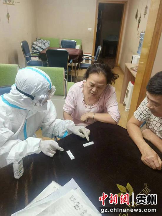 贵州省生态移民局机关党员干部积极参加社区疫情防控志愿服务