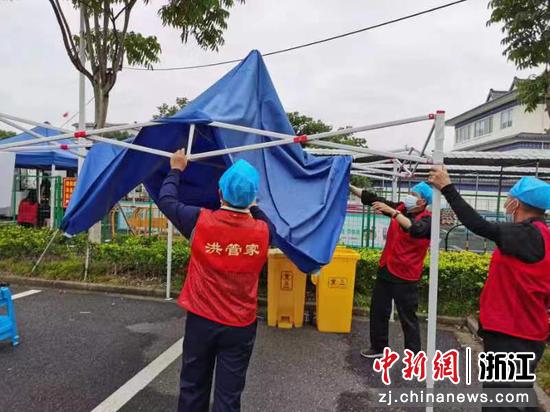 洪合镇工作人员拆除简易帐篷 秀洲区传媒中心供图