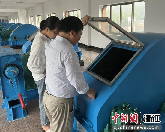 杨溪水库管理中心工作人员对工程重点部位及设备进行检查 张程浩供图