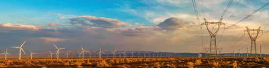 位于新疆巴里坤哈薩克自治縣北部的三塘湖風力發電基地發出的清潔電能通過220千伏塘黃Ⅰ、Ⅱ線匯集到疆電外送通道。 周廣科 攝