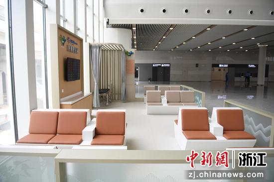 桐庐东站为有需要的旅客开设休息区。 王刚 摄
