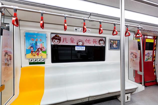 全国首列“和美一家人”主题地铁专列于10月1日首发。天津市妇联供图