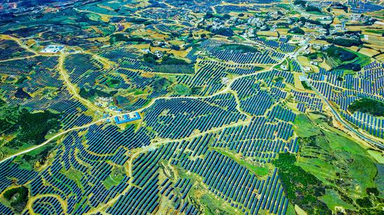 2019年12月31日，威宁百万新能源基地所有光伏项目成功并网发电，贵州金元转型发展写下浓墨重彩的一笔。贵州省能源局供图