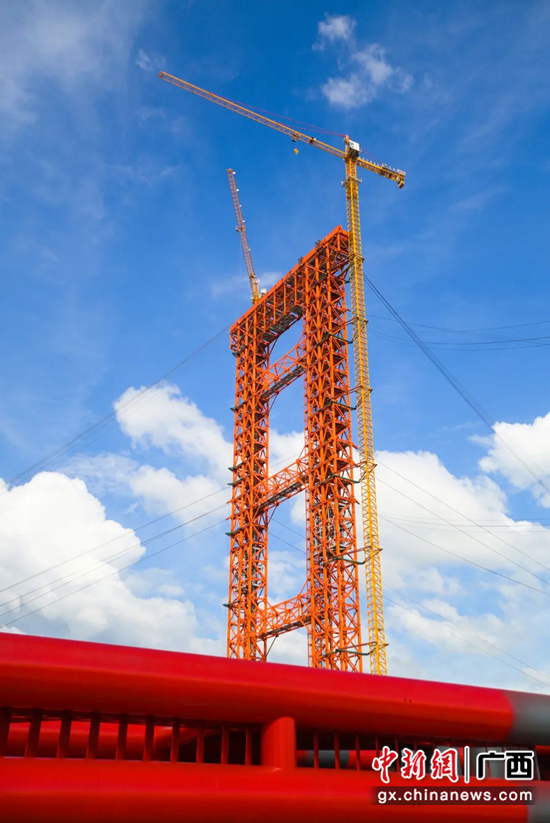 正龙红水河特大桥新型H型钢塔架 周维新摄
