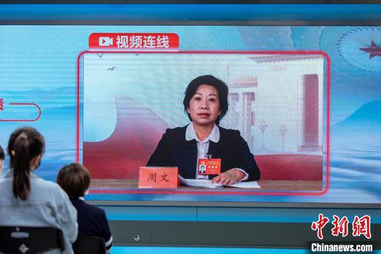 图为中国共产党第二十次全国代表大会贵州省代表团云连线集中采访活动现场。　邵小芮　摄