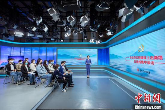 图为中国共产党第二十次全国代表大会贵州省代表团云连线集中采访活动现场。　邵小芮 摄