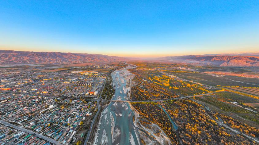 新疆特克斯：俯瞰特克斯河畔壯美秋景