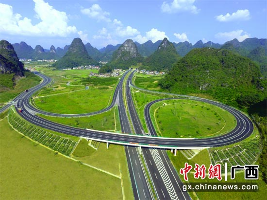 新桂柳高速主线全长96公里，总投资129亿元，于2021年12月通车。