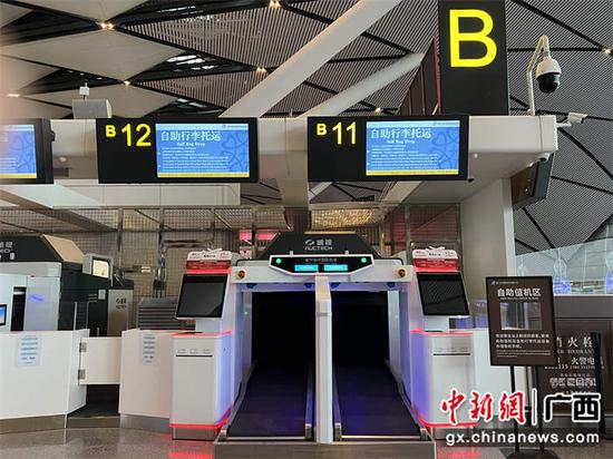 南宁机场自助行李托运值机岛11月1日正式启用。南宁机场供图