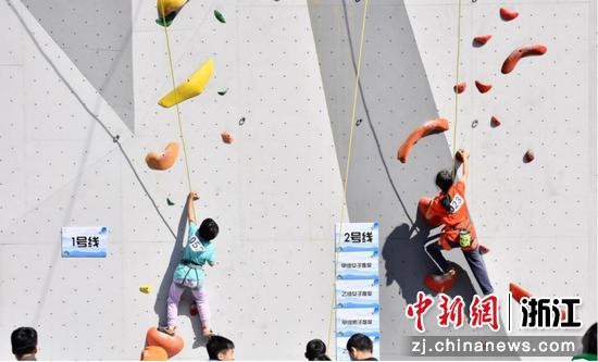 参赛选手在攀岩 临安区高虹镇 供图
