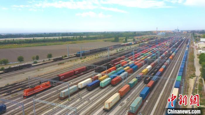今年经新疆霍尔果斯铁路口岸通行中欧（中亚）班列超6000列