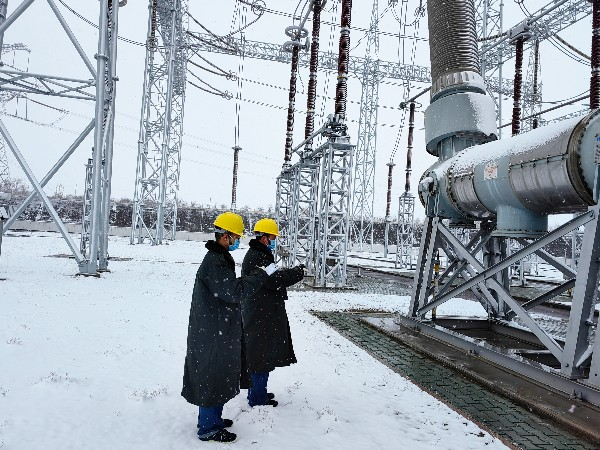 寒潮来袭 新疆主电网持续稳定供电