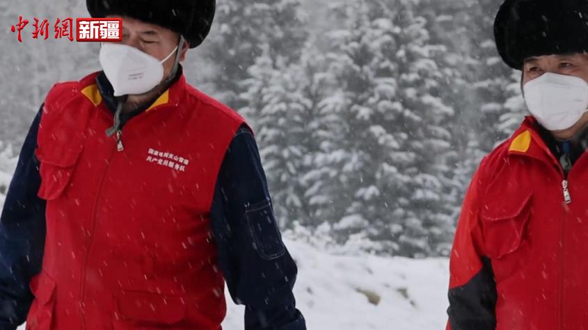 新疆：電力工人踏雪尋線保供應