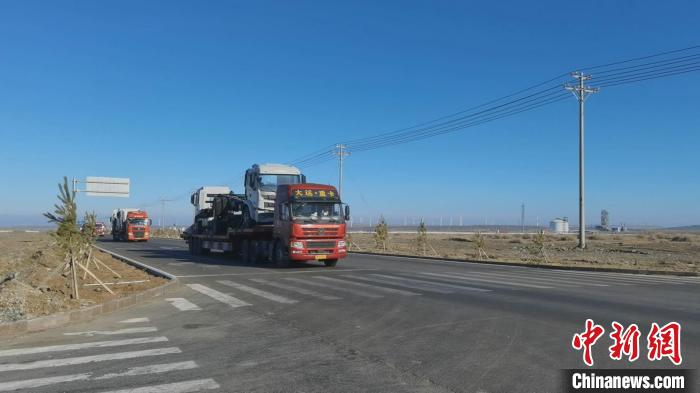 新疆吉木乃口岸今年对“一带一路”沿线国家出口商品车逾4600辆