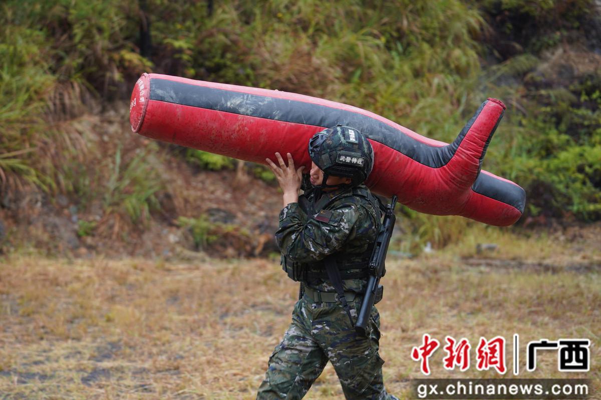武警廣西總隊柳州支隊組織特戰專業訓練等級評定考核