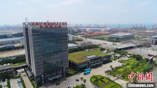 图为俯瞰中马钦州产业园。　中国（广西）自由贸易试验区钦州港片区管委会供图