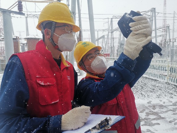 新疆：有序应对寒潮降雪降温天气 供电保障有力