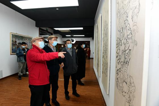 近日，“中国传统泥坯壁画专业人才培养汇报展”在天津美术学院展出。天津美术学院供图
