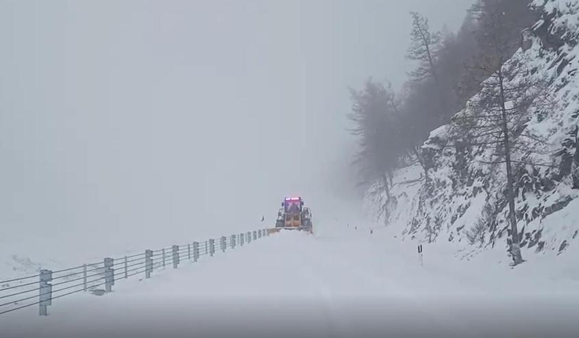和布克赛尔县：及时动员除雪 保障道路畅通