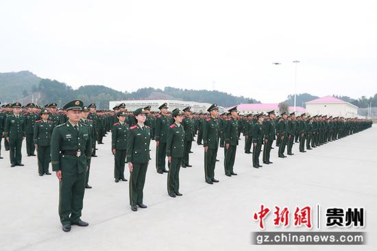 武警贵州总队新兵团举行2022年度秋季新兵授衔仪式