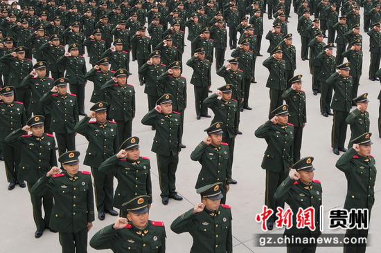 武警贵州总队新兵团举行2022年度秋季新兵授衔仪式