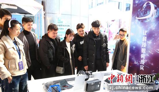 第1届发条节的科技展示市集。 杭州万科供图