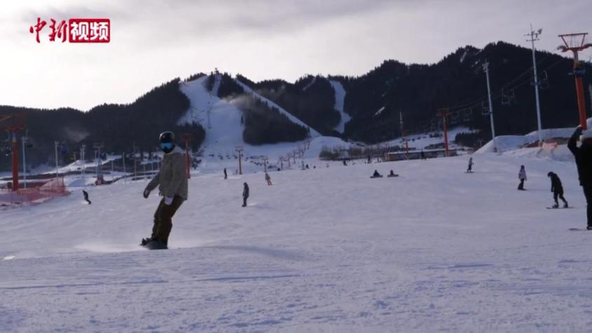 乌鲁木齐迎来滑雪季