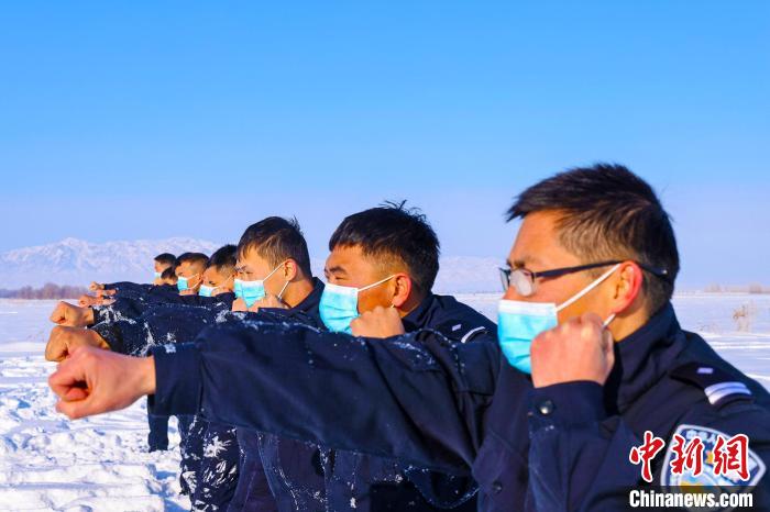 厉害了！零下23℃新疆塔城民警冬季大练兵