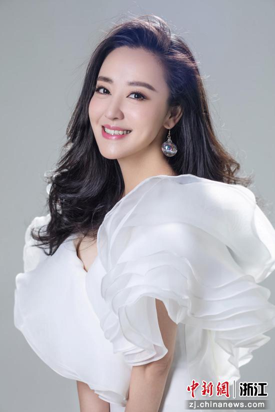 　　 杭州籍著名女高音歌唱家周旋，代表作品有《边寨喜讯》《人间西湖》《多想为你唱支歌》《人民的祝愿》等。 受访者供图