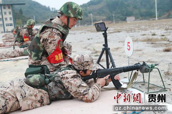 武警贵州总队新兵团组织实弹射击训练
