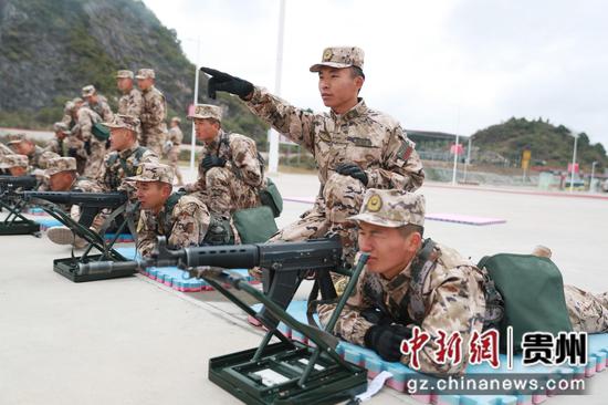 武警贵州总队新兵团组织实弹射击训练