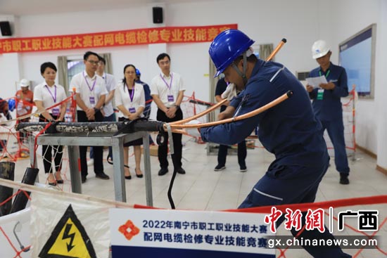 开展职工技能竞赛,提升职工技术技能水平。谭婷婷 摄 开展职工技能竞赛,提升职工技术技能水平。谭婷婷 摄