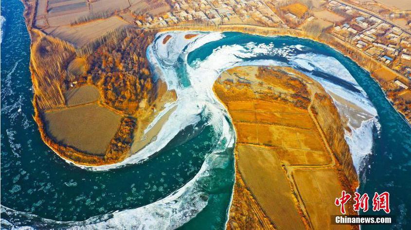 鳥瞰新疆開都河大面積封凍顯冬韻美