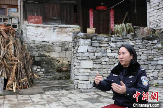 贵州布依女警韦兰：我是警察，也是“警察妈妈”