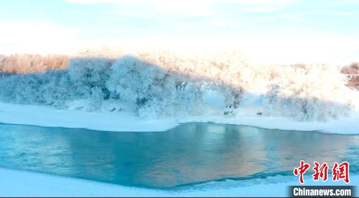新疆昭苏湿地冬日景观唯美如画