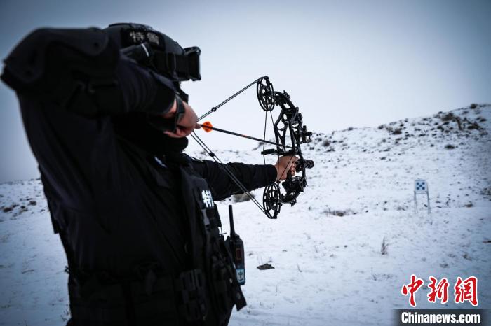 零下25℃ 新疆獨山子民警實施冬季野外訓練