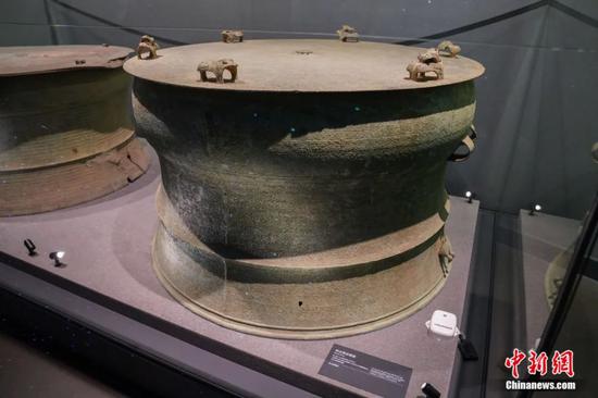 广西壮族自治区博物馆展出的铜鼓。钟欣 摄