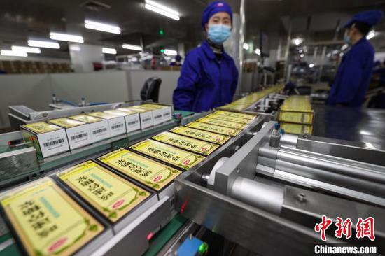 贵州安顺一药企加紧生产紧缺药品保障市场