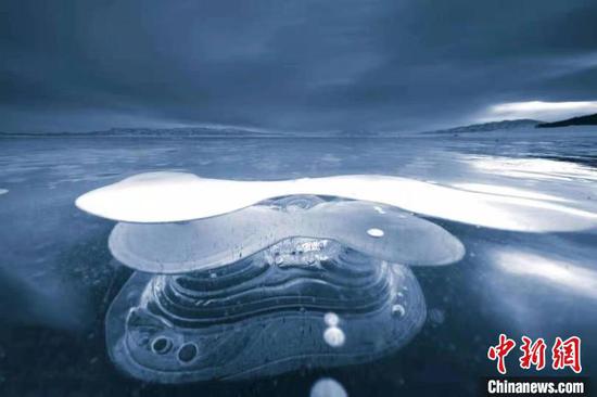 在今年北京冬奥会开幕式上，因拍摄的三幅作品出现在中国24节气倒计时里，吴宏坤被全国观众所熟知。　吴宏坤 摄