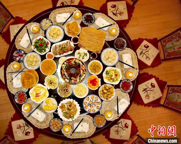 资料图为在循化县拍摄的撒拉宴席。 中新社发 循化县委宣传部 供图
