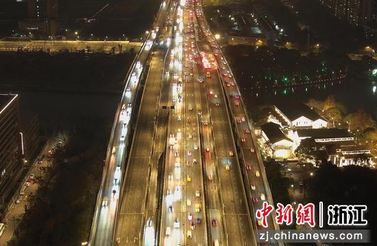 石祥快速路迎来大量车流。（无人机照片） 王刚供图