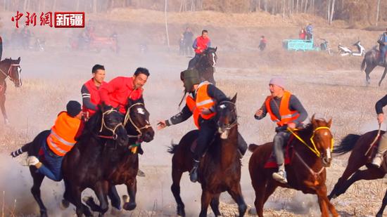 新疆莎车县：演绎马背上的“速度与激情”