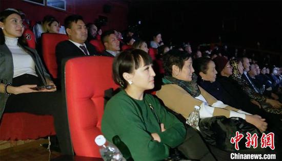 吉尔吉斯斯坦公映首部中国电影 吉官员称拉近两国人民距离