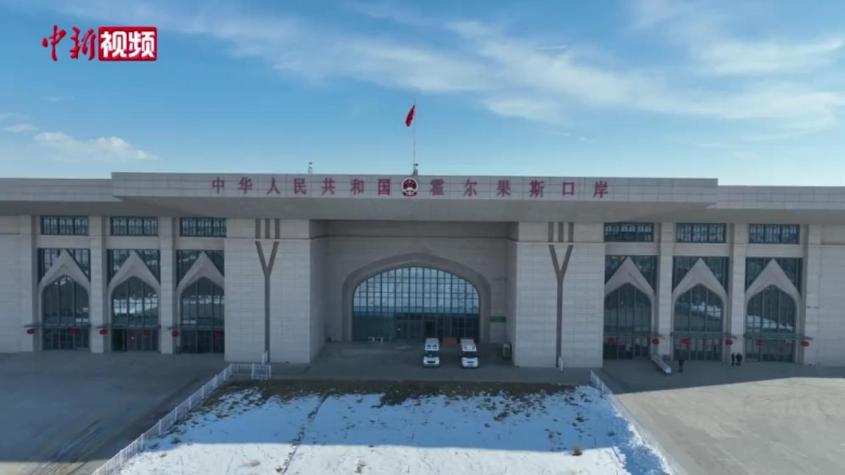 新疆霍爾果斯公路口岸恢復客運通關 迎來首批出入境旅客