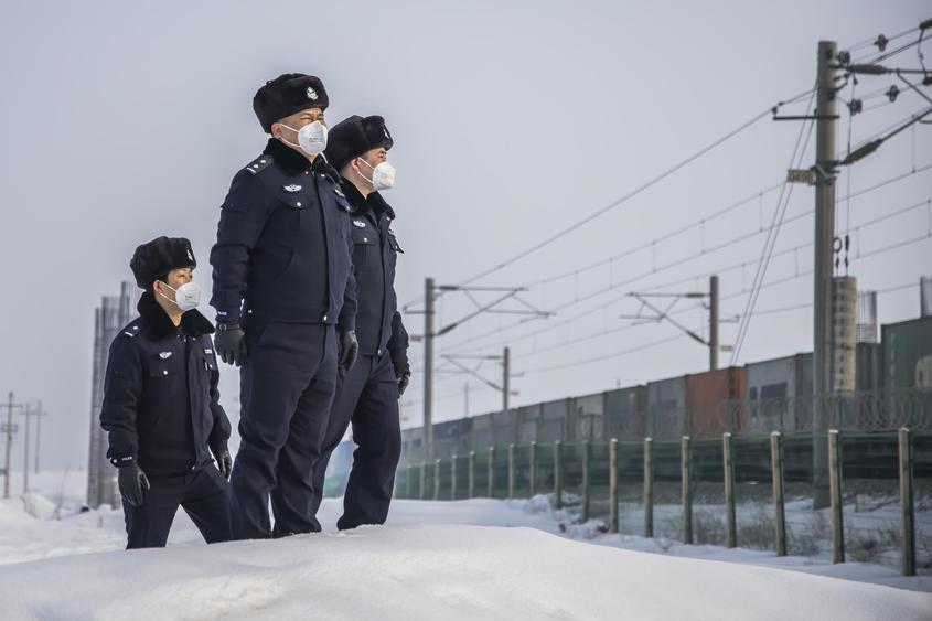 新疆鐵警：安全護航“中歐班列”一萬列