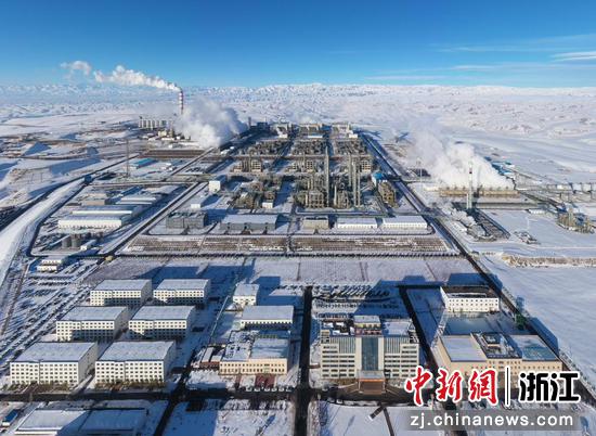 新天煤化工公司累计向浙江供气超20亿方，创投产以来历史新高。 王麟 摄