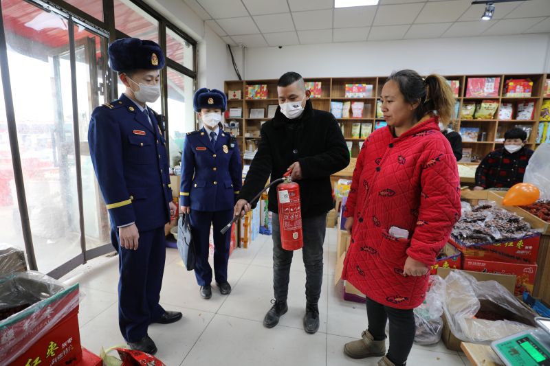 新疆阿克蘇：排查集貿市場火患 確保春節消防安全