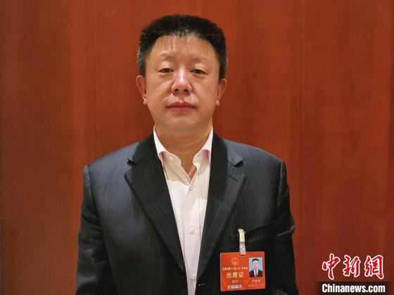 天津市人大代表、滨海新区区委常委、副区长尹晓峰　周亚强　摄