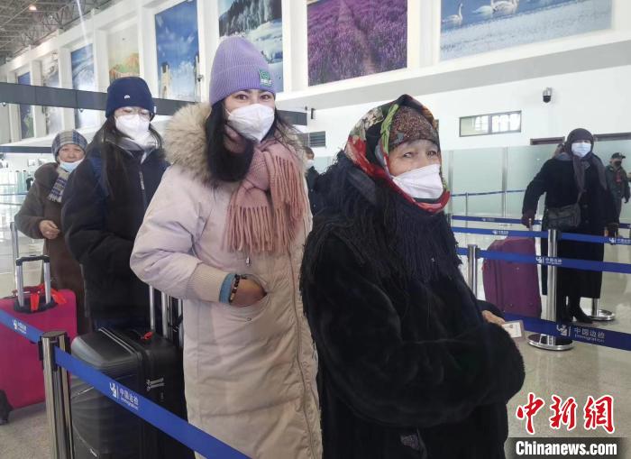 （新春走基层）新疆霍尔果斯口岸恢复客运通关一周 出入境旅客破千人次